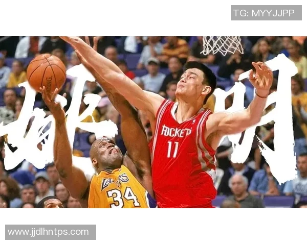 姚明与保罗的篮球传奇对决：两位巨星的巅峰时刻与友谊故事