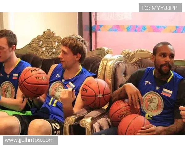 足球明星见面会盛典英语交流与球迷互动的精彩瞬间