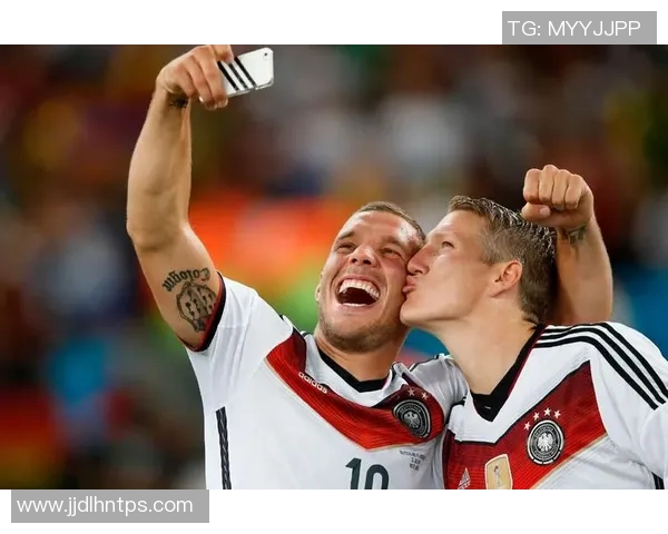 波多尔斯基：从足球场上的传奇到生活中的多面手