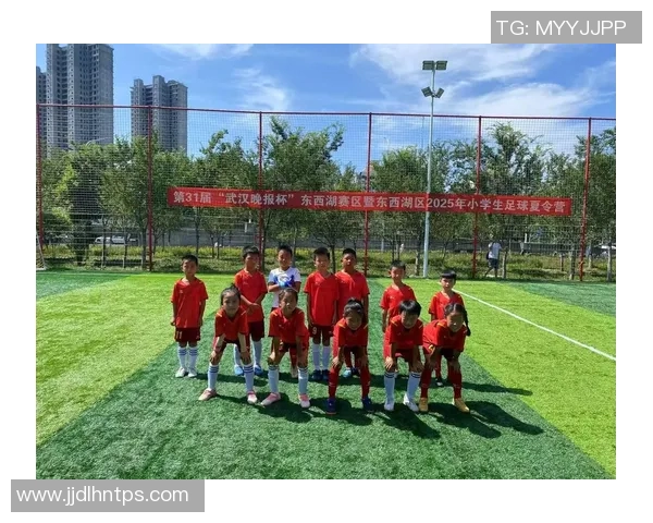 足球明星班级区域的精彩瞬间与球场梦想的完美结合