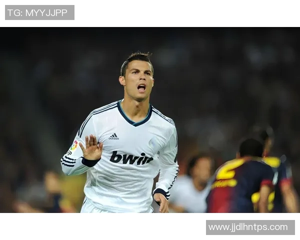 足球明星遭遇职业生涯重大转折被俱乐部解约引发球迷热议与关注 足球明星遭遇职业生涯重大转折被俱乐部解约引发球迷热议与关注